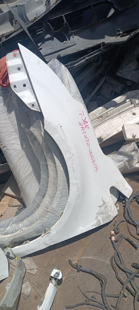 Nose cut + Hood + Fender Toyota Avensis used in Sharjah — photo 24