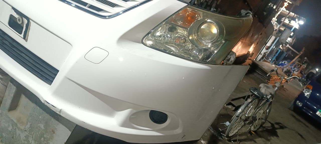 Nose cut + Hood + Fender Toyota Avensis used in Sharjah — photo 2