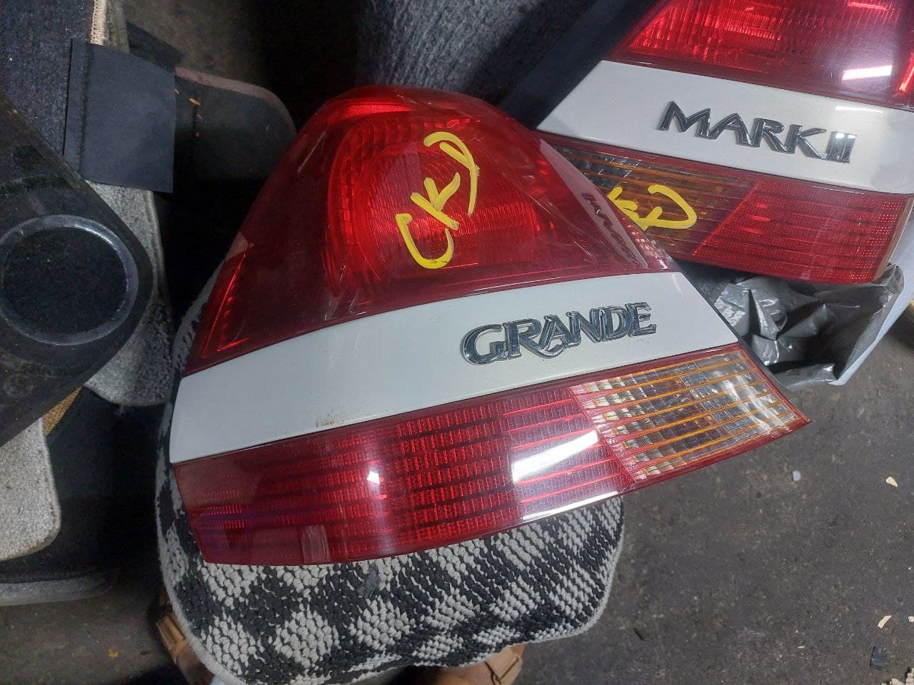 Hood + Tail lights Toyota Mark 2