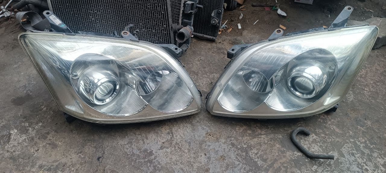 Bumper + Headlights Toyota Avensis