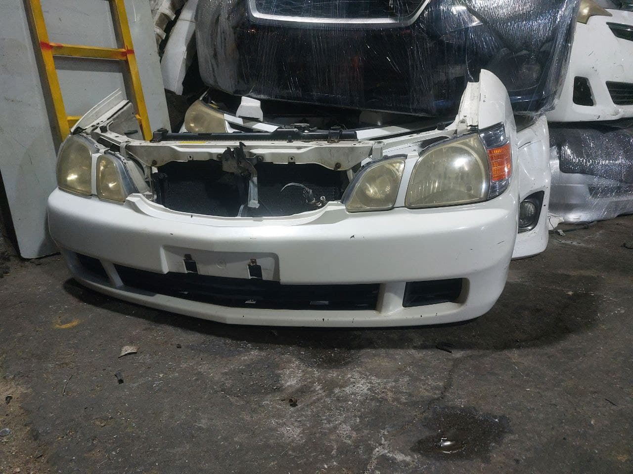 Bumper + Headlights Toyota Gaya