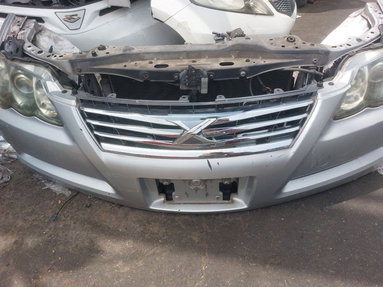 Bumper + Headlights Toyota Mark X used in Sharjah — photo 2