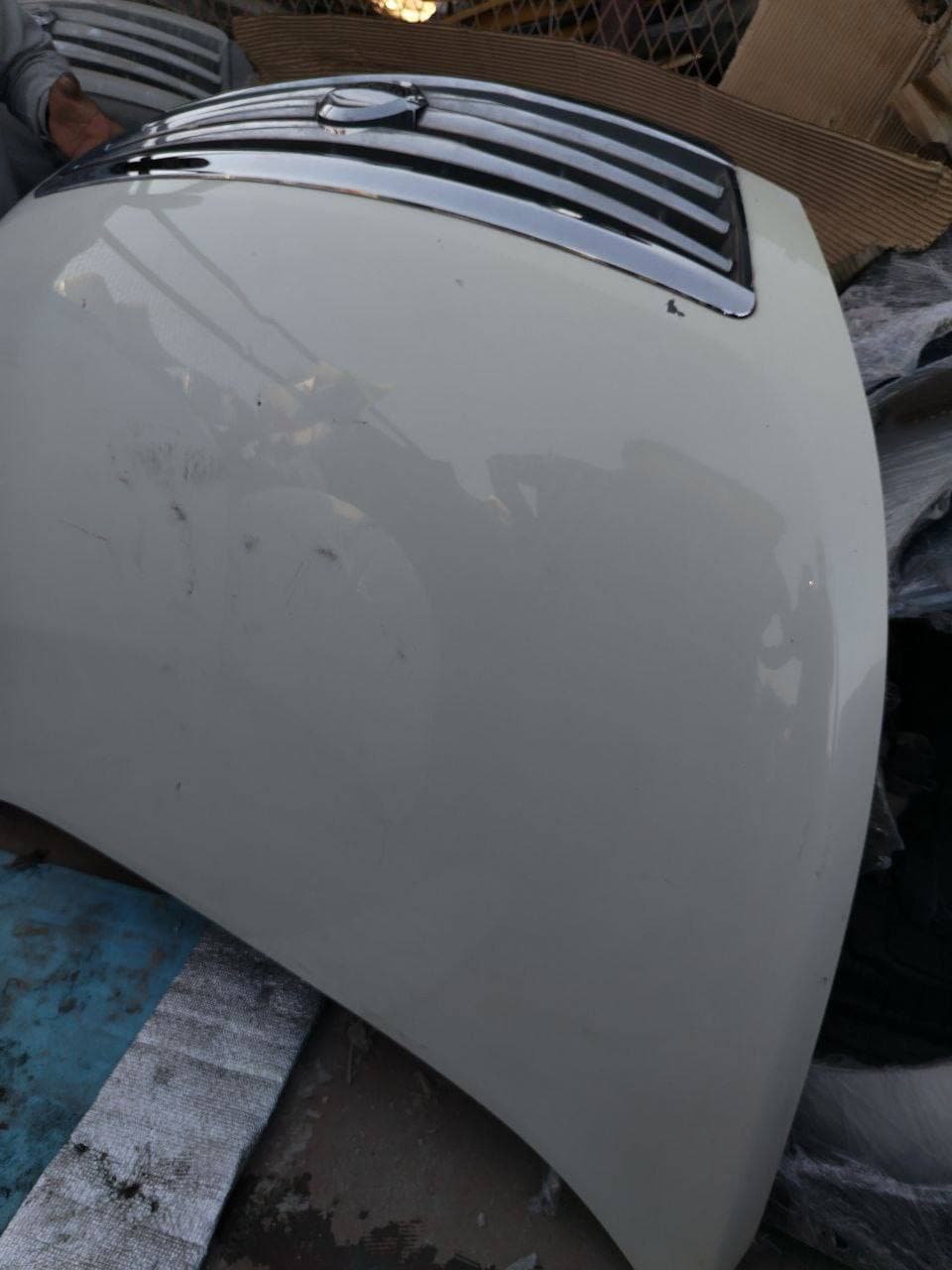 Hood Nissan Teana used in Sharjah — photo 4