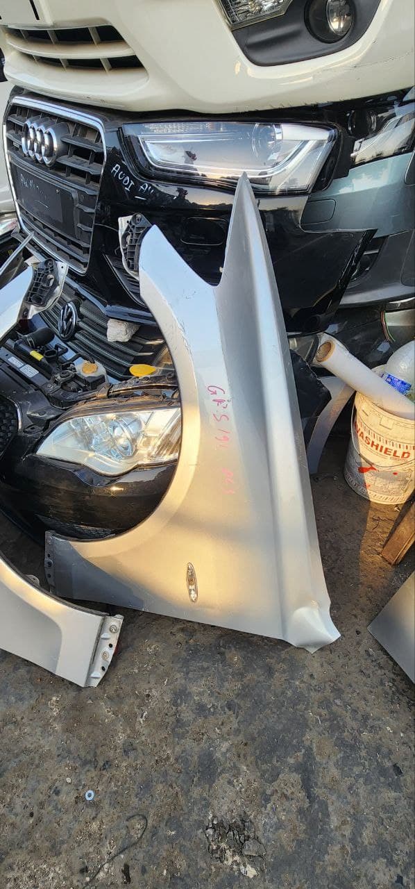 Hood + Fender Lexus GS300 used in Sharjah — photo 2