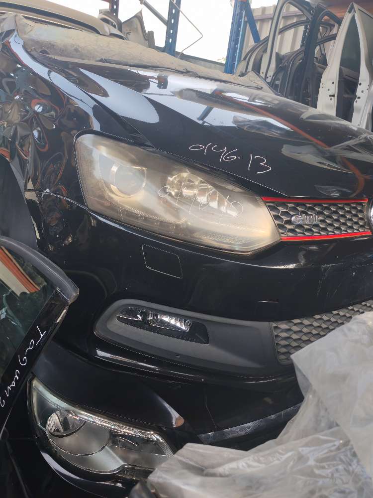 Nose cut + Hood Volkswagen used in Sharjah — photo 2
