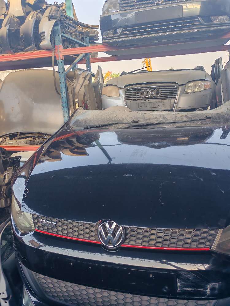 Nose cut + Hood Volkswagen used in Sharjah — photo 4