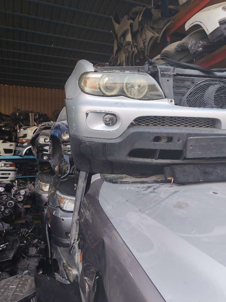 Nose cut BMW X5 used in Sharjah — photo 2