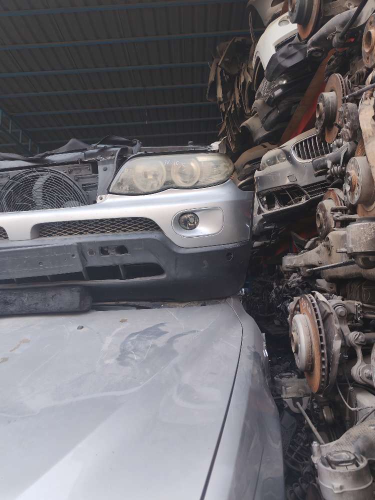 Nose cut BMW X5 used in Sharjah — photo 3