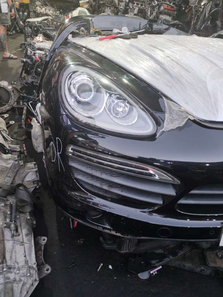 Nose cut Porsche used in Sharjah — photo 3
