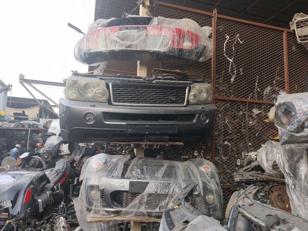 Nose cut Land Rover