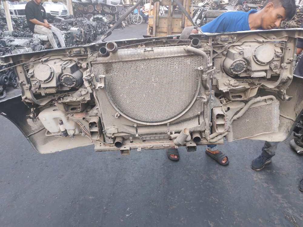 Nose cut Land Rover used in Sharjah — photo 4