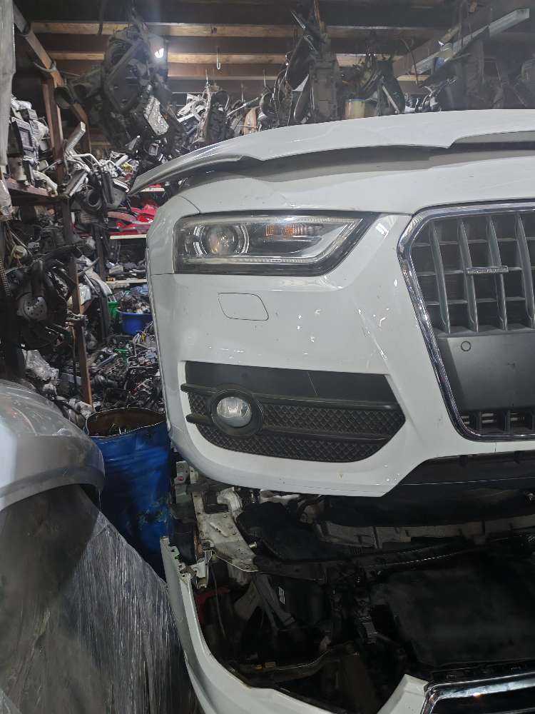 Nose cut + Hood + Fender Audi Q3 used in Sharjah — photo 2