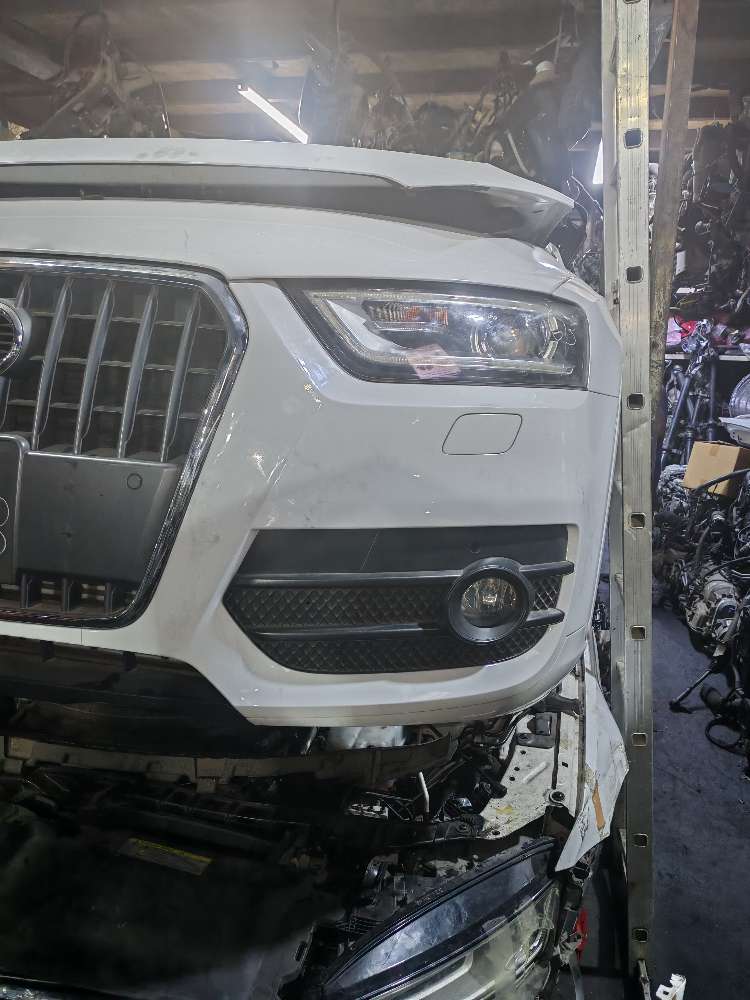 Nose cut + Hood + Fender Audi Q3 used in Sharjah — photo 3