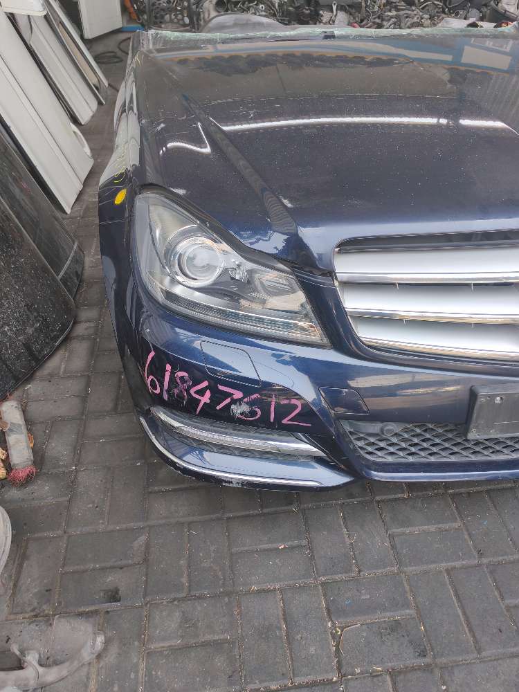 Nose cut + Hood Mercedes-Benz used in Sharjah — photo 2