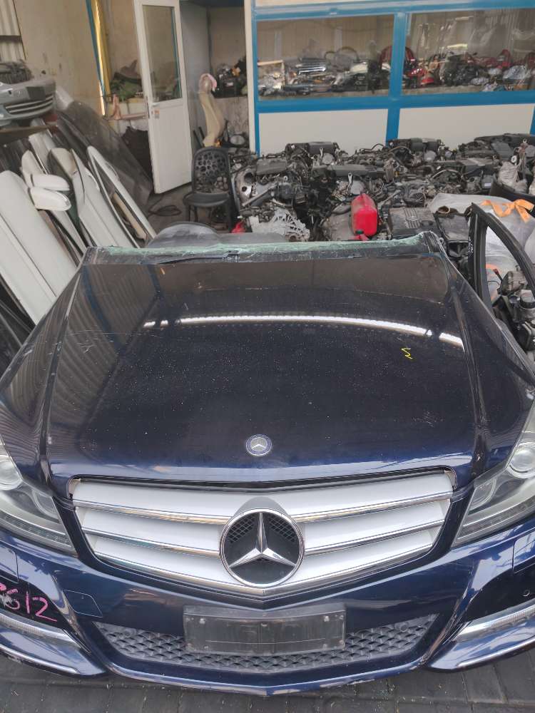 Nose cut + Hood Mercedes-Benz used in Sharjah — photo 4