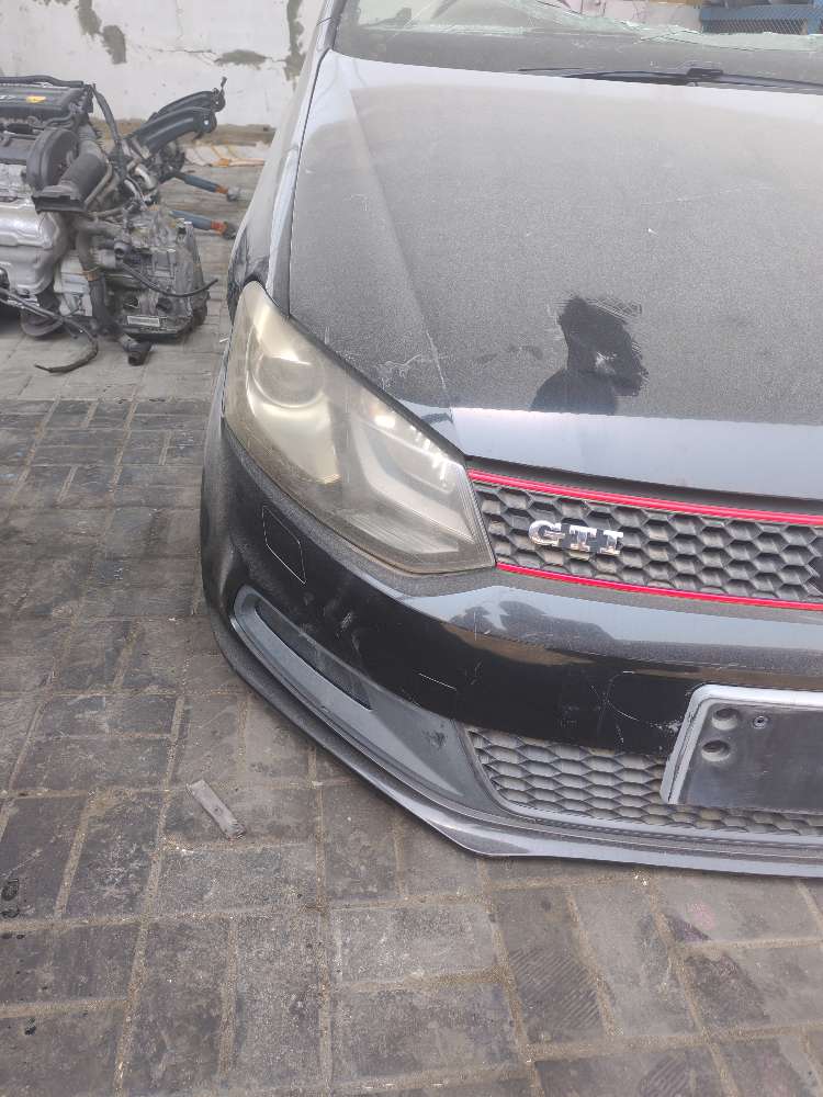Nose cut + Hood Volkswagen used in Sharjah — photo 2