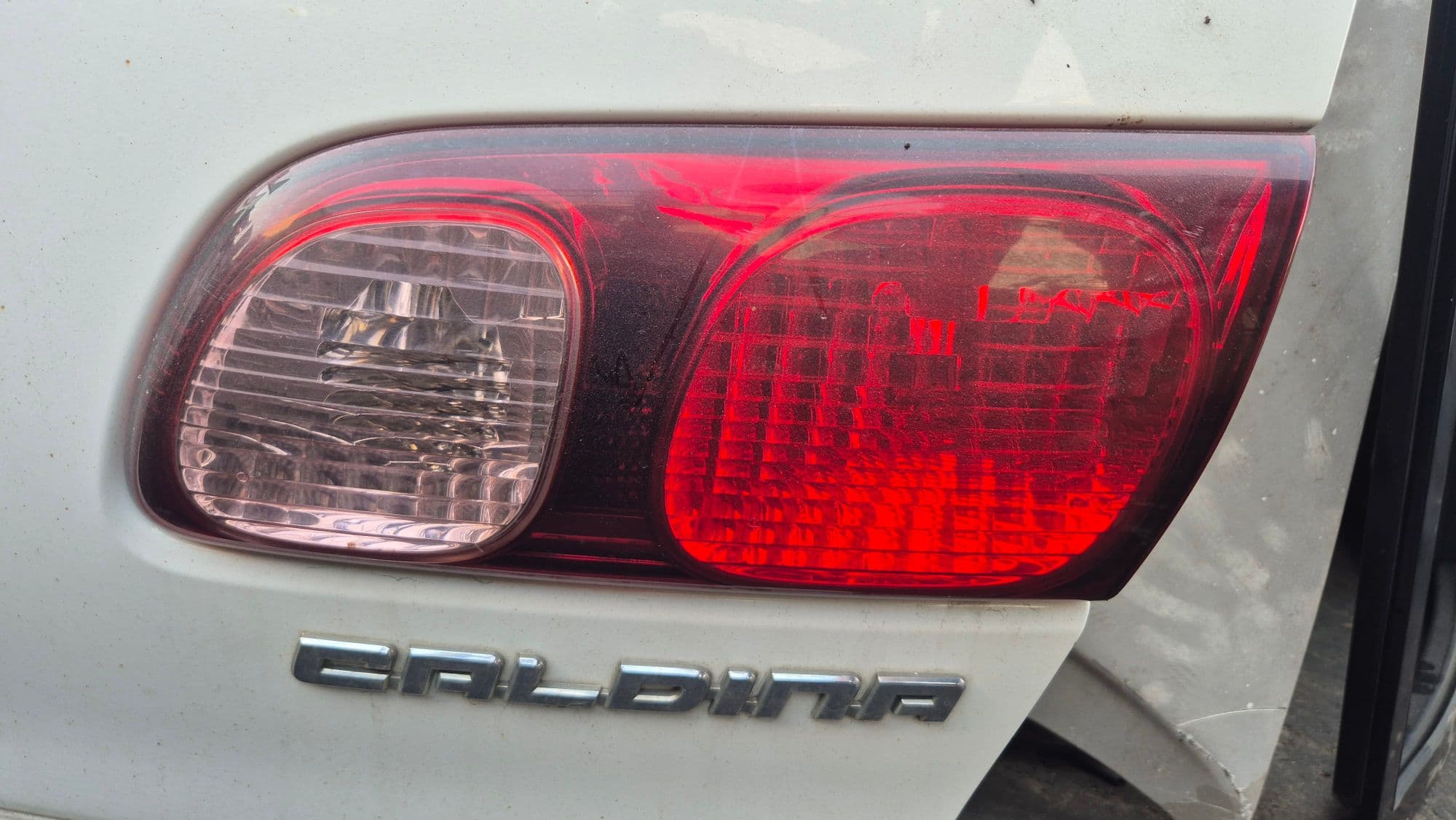 Trunk lid Toyota Caldina used in Sharjah — photo 2